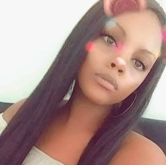 Meet your Posher, Danielle - Picture 1 of 1